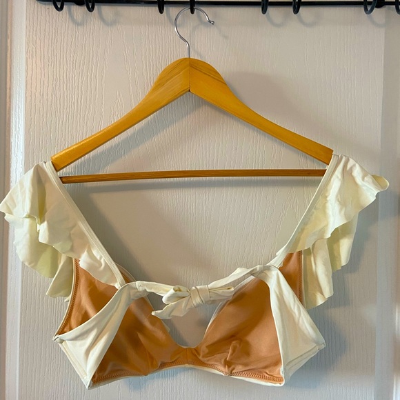 Oysho cream ruffled bikini top - Picture 3 of 3